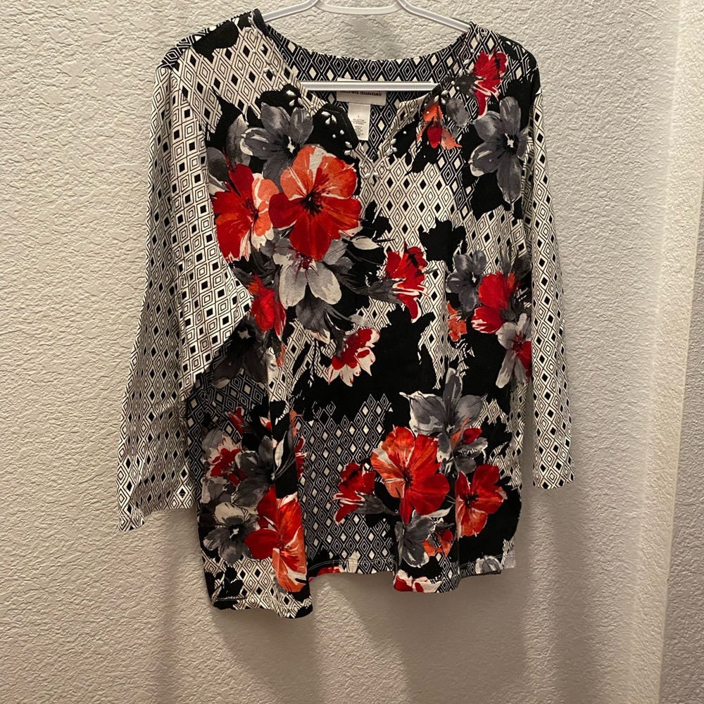 Alfred Dunner flowery long sleeve top black and red and some designs black/white